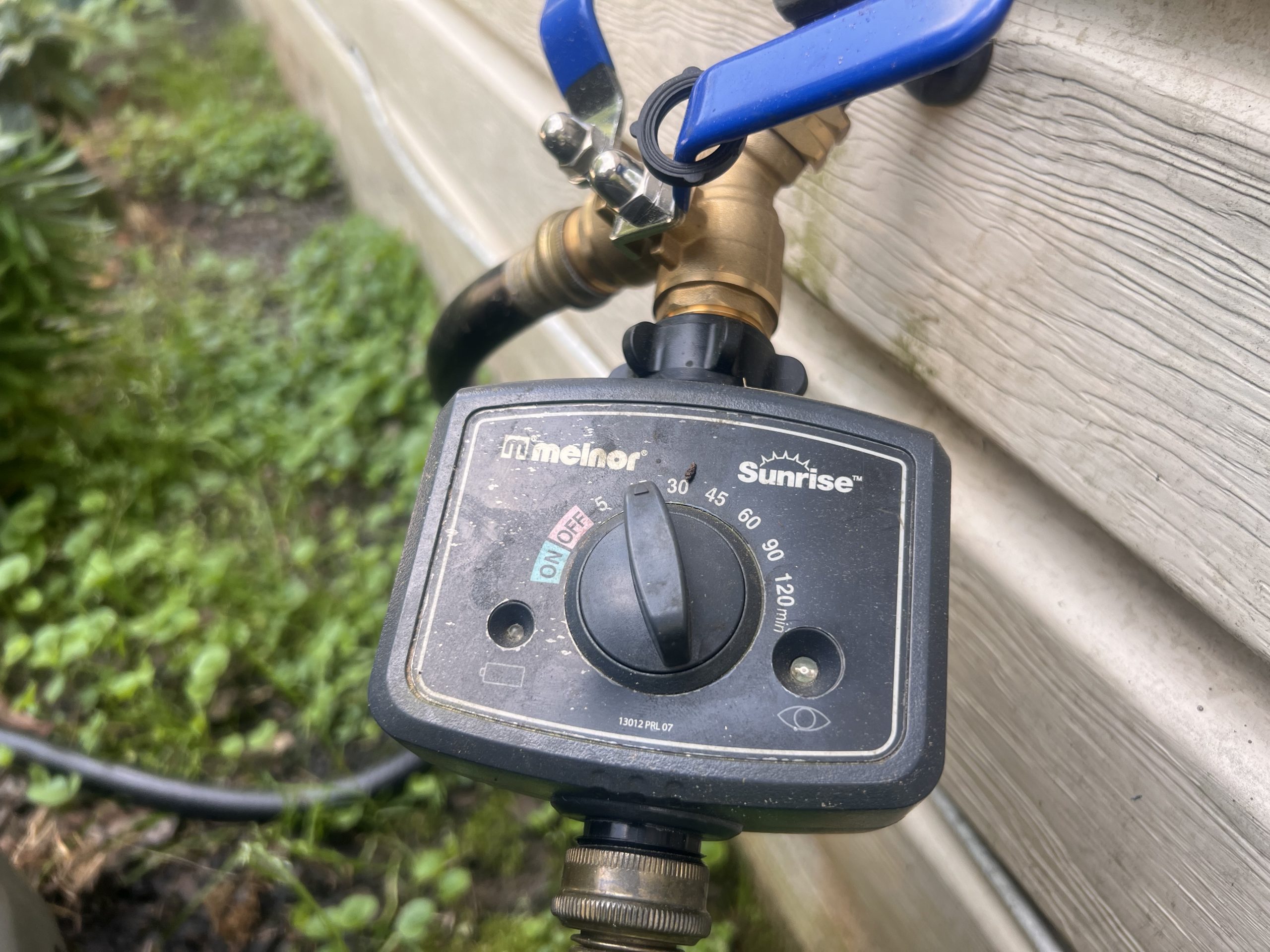 Orbit vs Melnor: Which cheap hose timer is actually worth it and brings value to the garden?